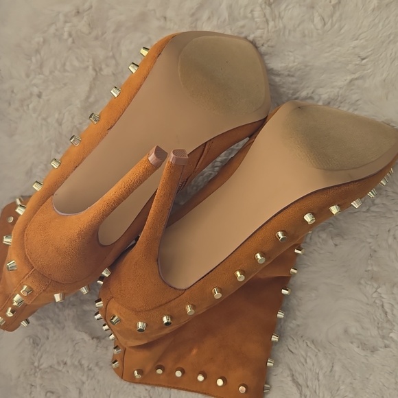 Liliana Gold Studded Tan Heeled Boots - Picture 2 of 3